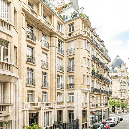 Lazare - 3 à Ternes Parigi